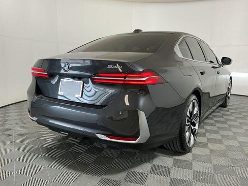 Dark Graphite Metallic 2024 BMW 530 530i