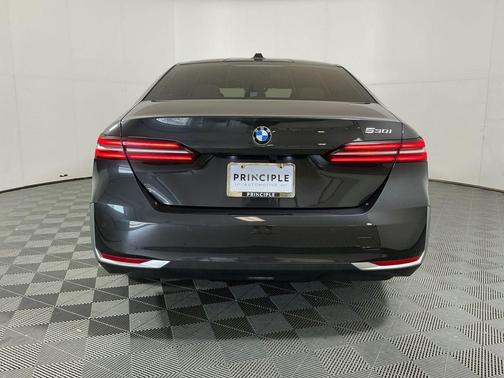 Dark Graphite Metallic 2024 BMW 530 530i