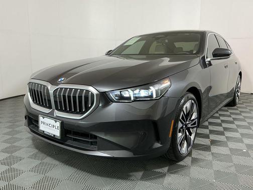 Dark Graphite Metallic 2024 BMW 530 530i