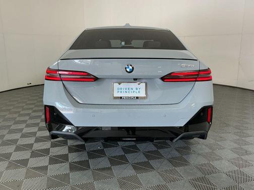 Oxide Grey Metallic 2026 BMW 530 530i