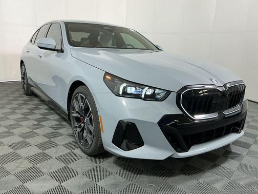 Oxide Grey Metallic 2026 BMW 530 530i