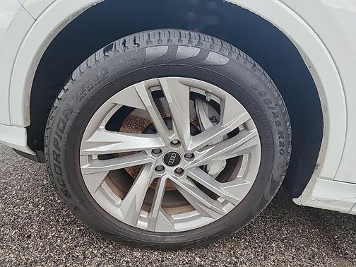 2023 Audi Q7 45 Premium