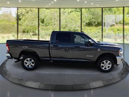 2022 RAM 2500 Big Horn Crew Cab 4x4 64' Box