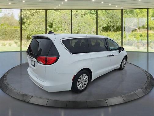 2020 Chrysler Voyager L