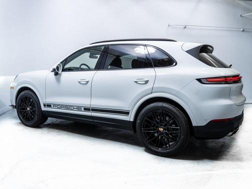 2025 Porsche Cayenne Base