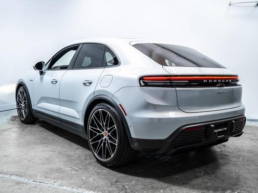 2025 Porsche Macan 4