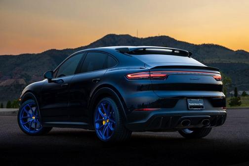 Moonlight Blue Metallic 2023 Porsche Cayenne Turbo GT