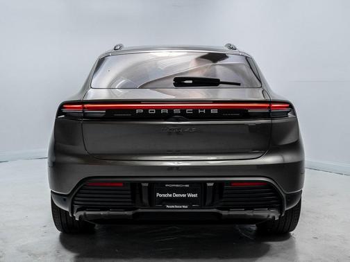 2025 Porsche Macan 4S
