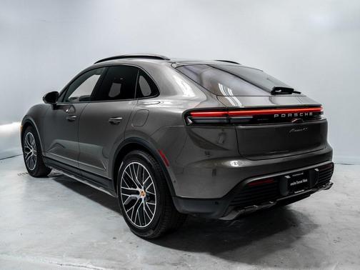2025 Porsche Macan 4S