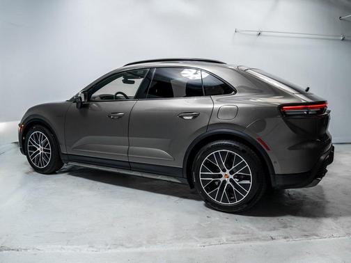 2025 Porsche Macan 4S