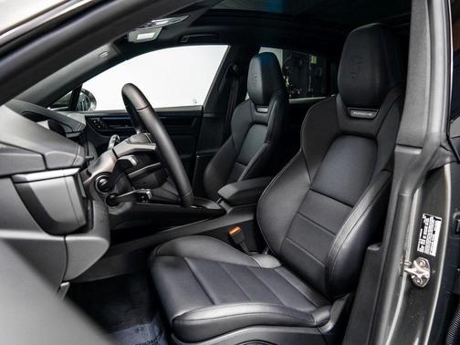 2025 Porsche Macan 4S