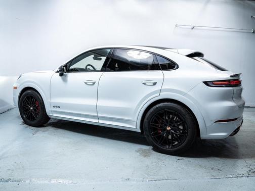2026 Porsche Cayenne GTS