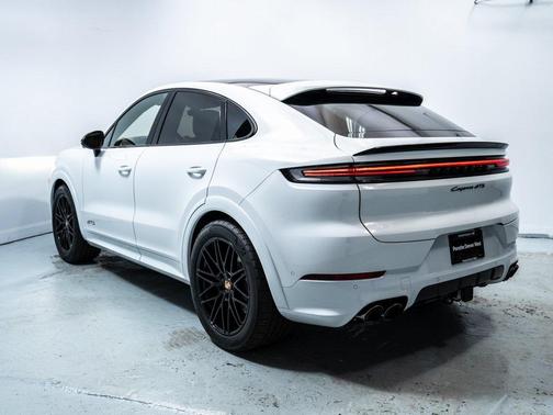 2026 Porsche Cayenne GTS