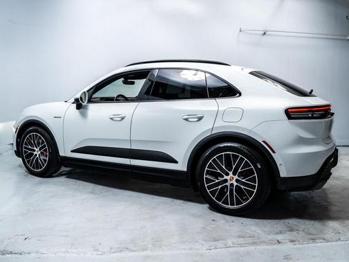 2025 Porsche Macan 4S