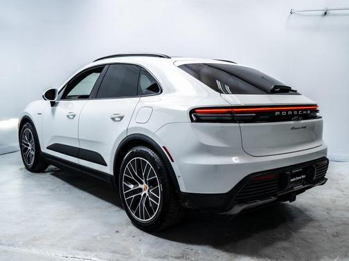 2025 Porsche Macan 4S