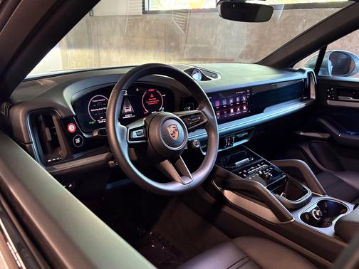 Dolomite Silver Metallic 2026 Porsche Cayenne