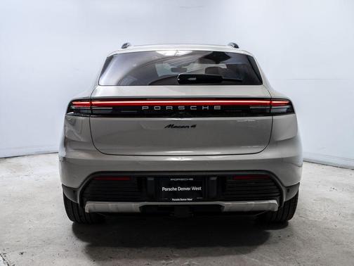 Chalk 2026 Porsche Macan 4