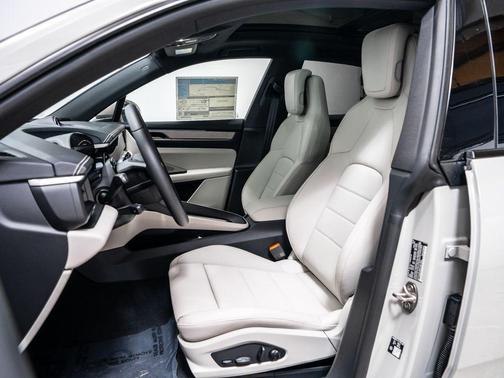Chalk 2026 Porsche Macan 4