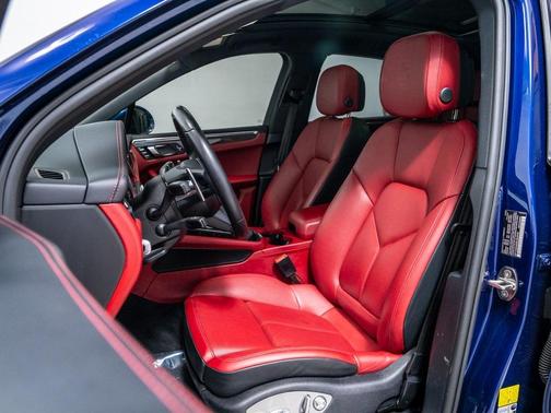 2022 Porsche Macan S