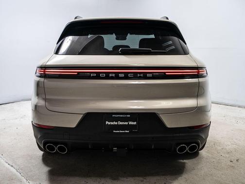 Cashmere Beige Metallic 2026 Porsche Cayenne S