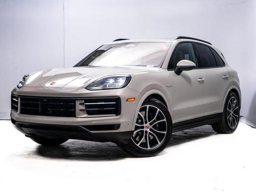 Cashmere Beige Metallic 2026 Porsche Cayenne S