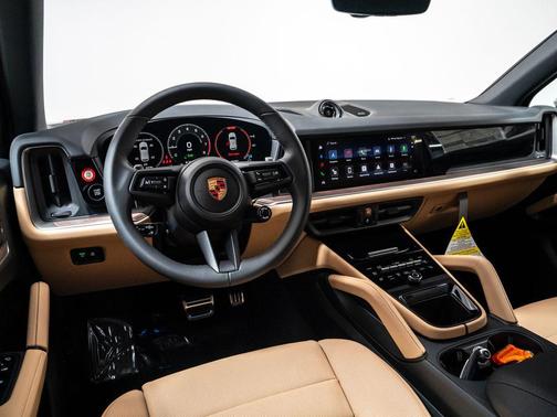Cashmere Beige Metallic 2026 Porsche Cayenne S