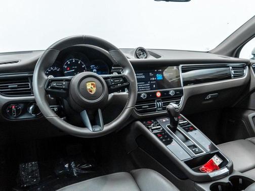 2025 Porsche Macan T