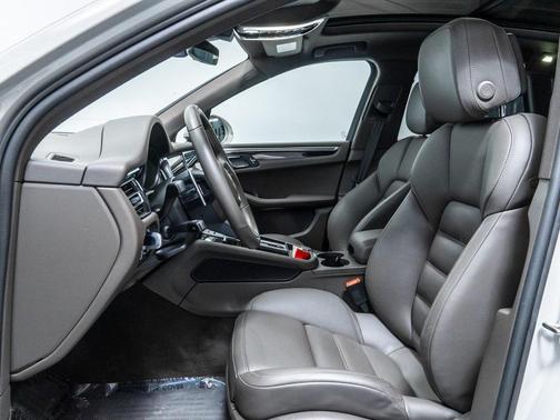 2025 Porsche Macan T