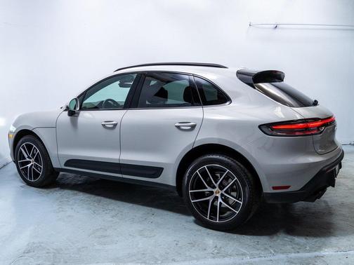 2025 Porsche Macan T