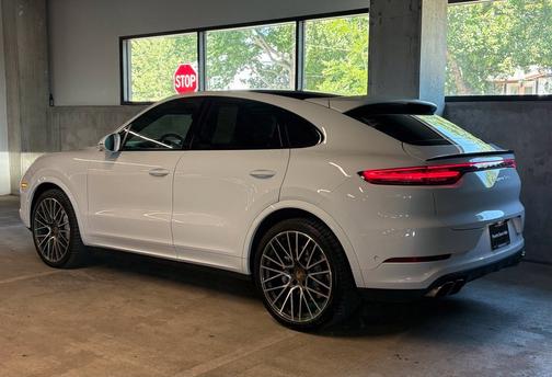 Carrara White Metallic 2022 Porsche Cayenne Cayenne Turbo
