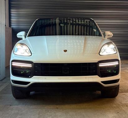 Carrara White Metallic 2022 Porsche Cayenne Cayenne Turbo