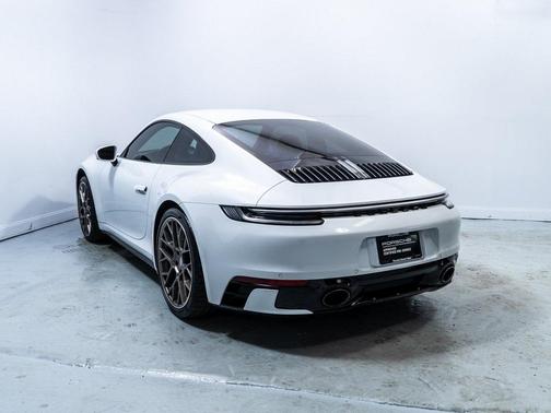 2021 Porsche 911 Carrera