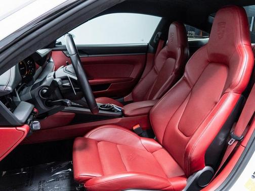 2021 Porsche 911 Carrera