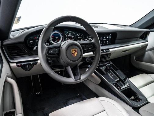 2022 Porsche 911 Carrera 4