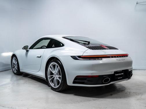 2022 Porsche 911 Carrera 4