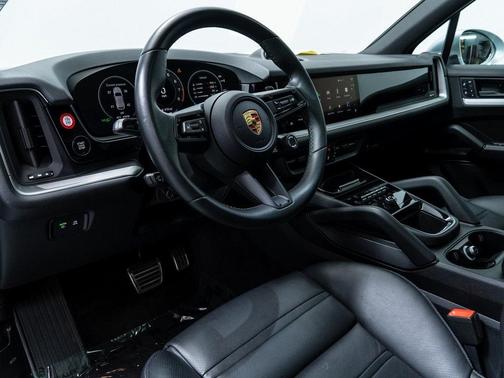 2024 Porsche Cayenne S
