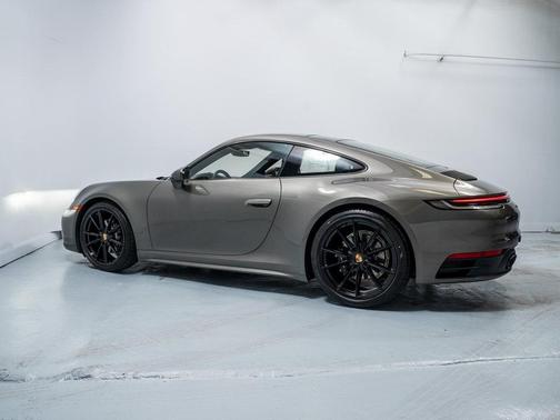 2024 Porsche 911 Carrera 4