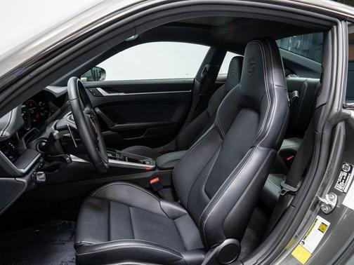 2024 Porsche 911 Carrera 4