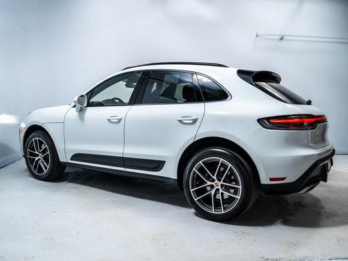 2025 Porsche Macan 