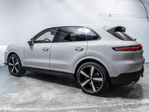 Chalk 2026 Porsche Cayenne Base