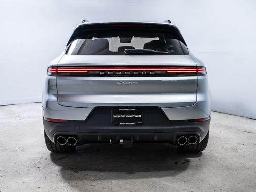 Dolomite Silver Metallic 2026 Porsche Cayenne Base