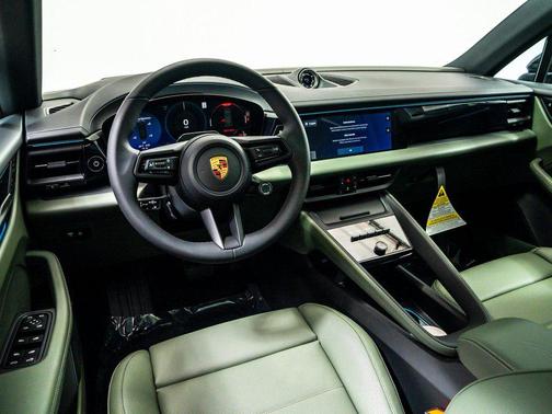 2026 Porsche Macan 4