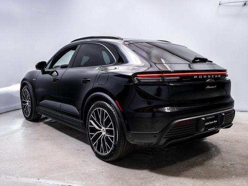2026 Porsche Macan 4