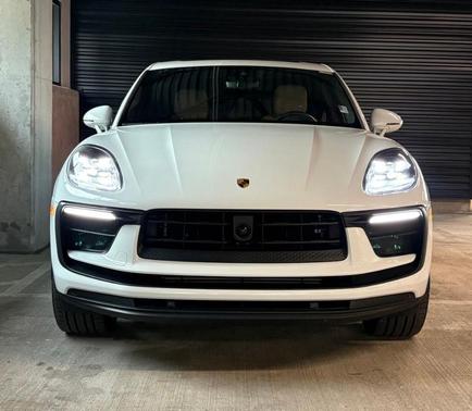 White 2023 Porsche Macan