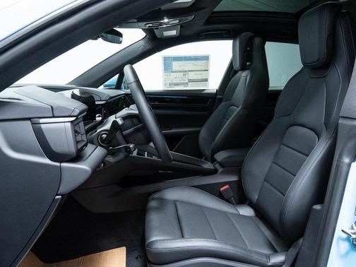 2025 Porsche Macan 4