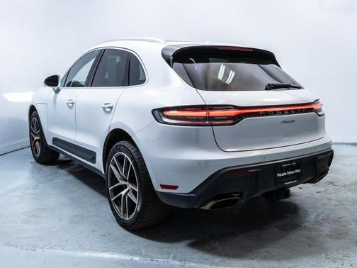 2022 Porsche Macan Base