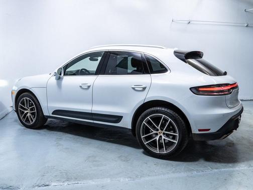 2022 Porsche Macan Base