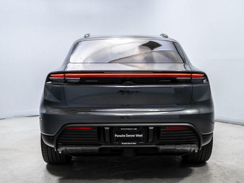 2026 Porsche Macan 4