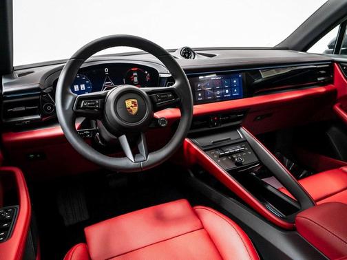 2026 Porsche Macan 4