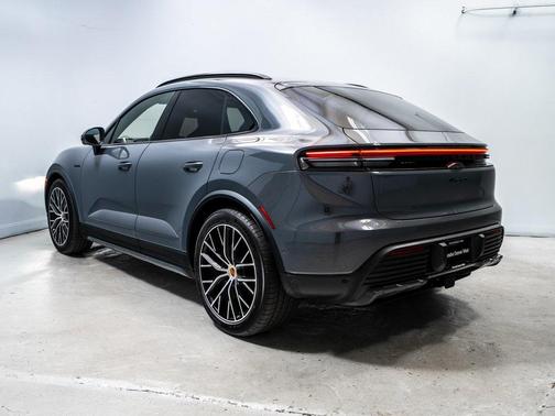 2026 Porsche Macan 4